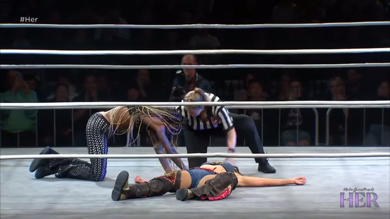 Mickie James pinned by Vix Crow (Clip)