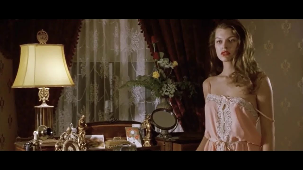 Milla Jovovich's Naked Butt