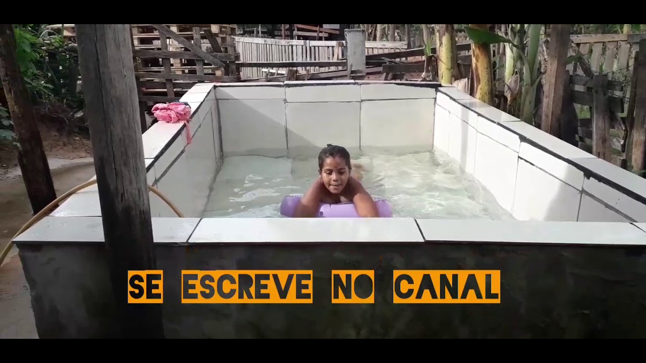 Minha  filha  na piscina