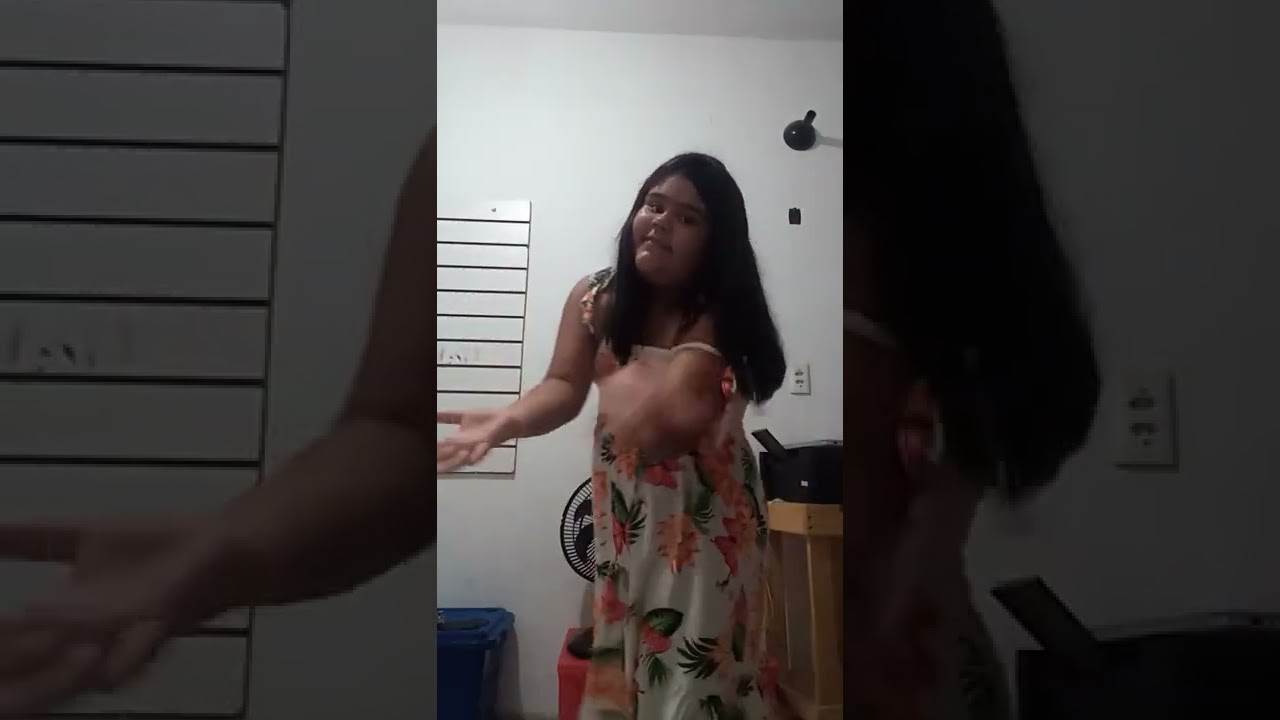 minha amiga dançando casa da galinha kkk🐔🐔🐔🐔🐔🐔🐔