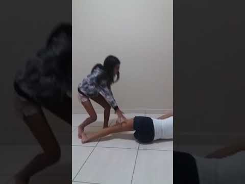 Minha amiga dançando funk que tiro 🔫 foi esse