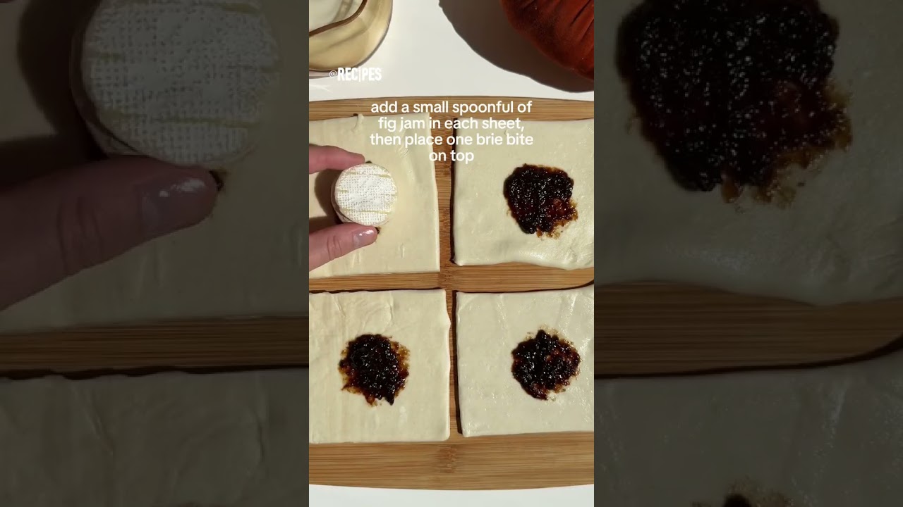 Mini pumpkin baked brie bites