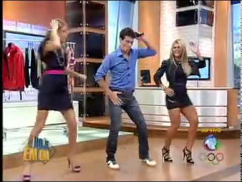 mirela santos montrando calcinha