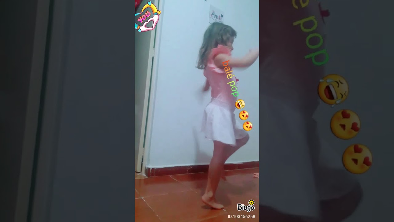 Mirella Fernanda dançando balé pop kkkk