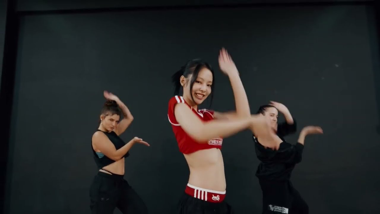 [MIRRORED] [4K] JENNIE - Mantra MV Rehearsal