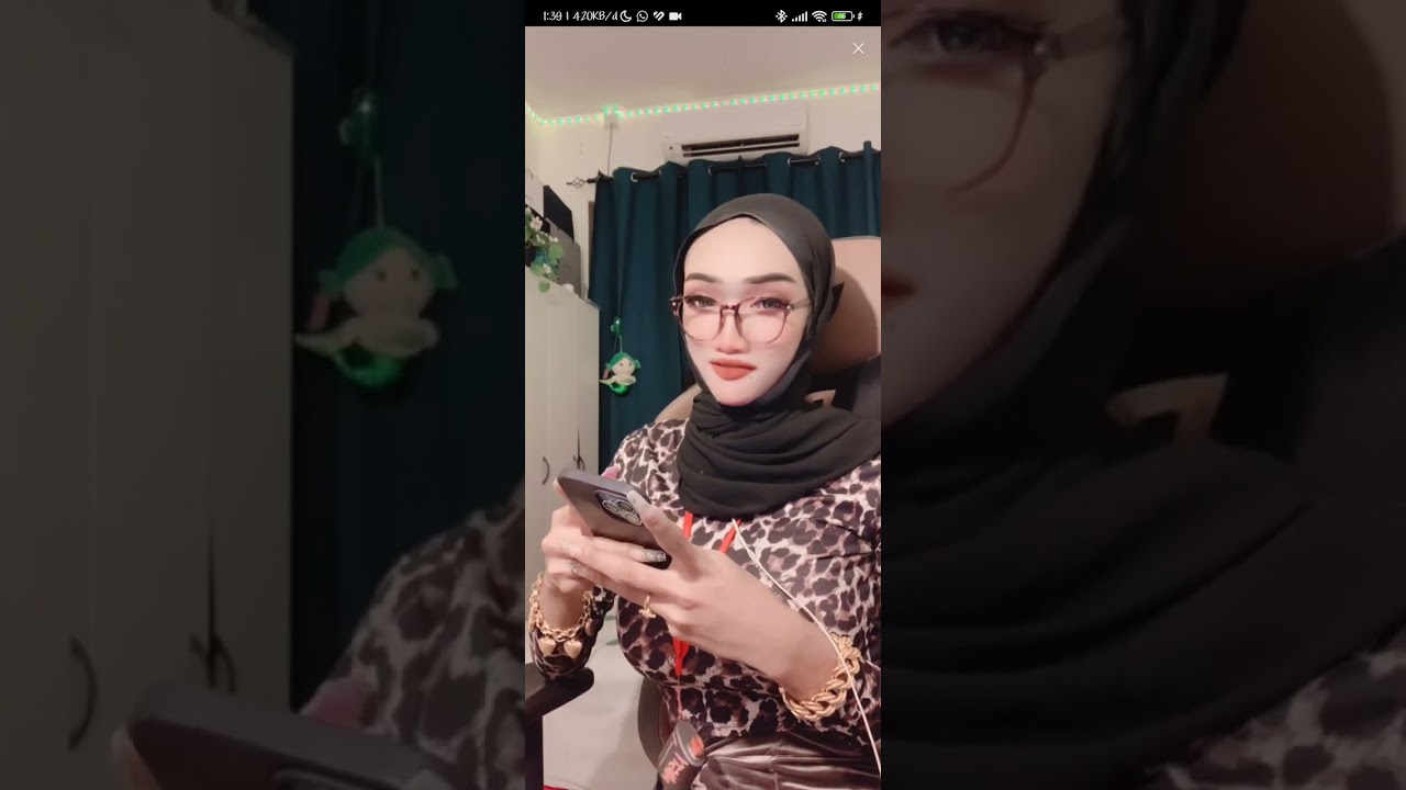 Miss mia ngomel | seksi padat