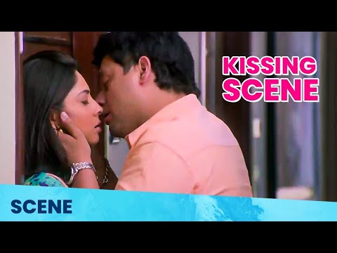 MITWAA - Kissing Scene | मितवा | Marathi Movie HD | Swwapnil Joshi, Sonalee, Prarthana