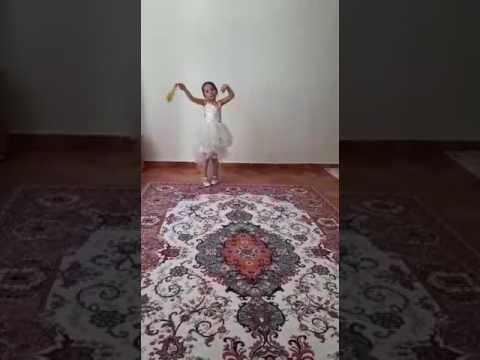 Mükemmel Halay Çeken 5 Yaşındaki Tatlı Kız