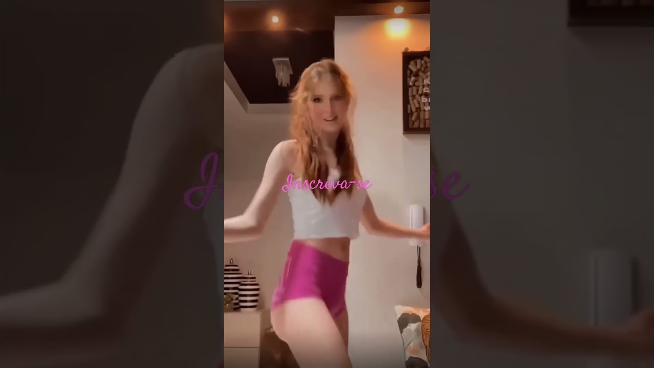 Modelo Julinha de shortinho colado #julinha #shorts #shortsfeed #shortinho #yoga