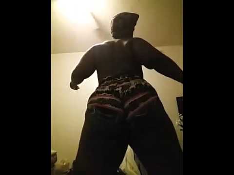 Moe twerking