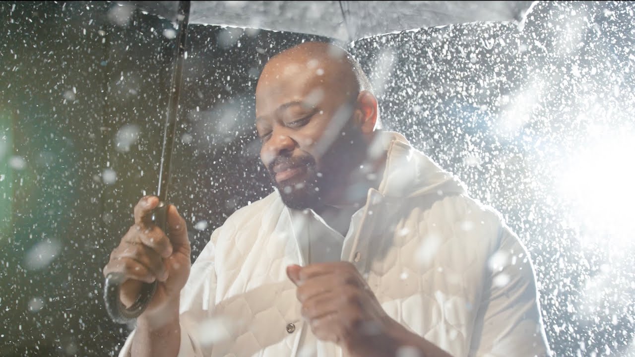 Moise Mbiye - Ba sango malamu (Clip officiel)
