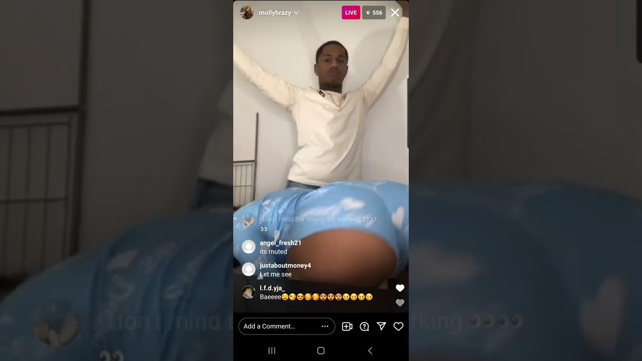 Molly Brazy twerking on Instagram live
