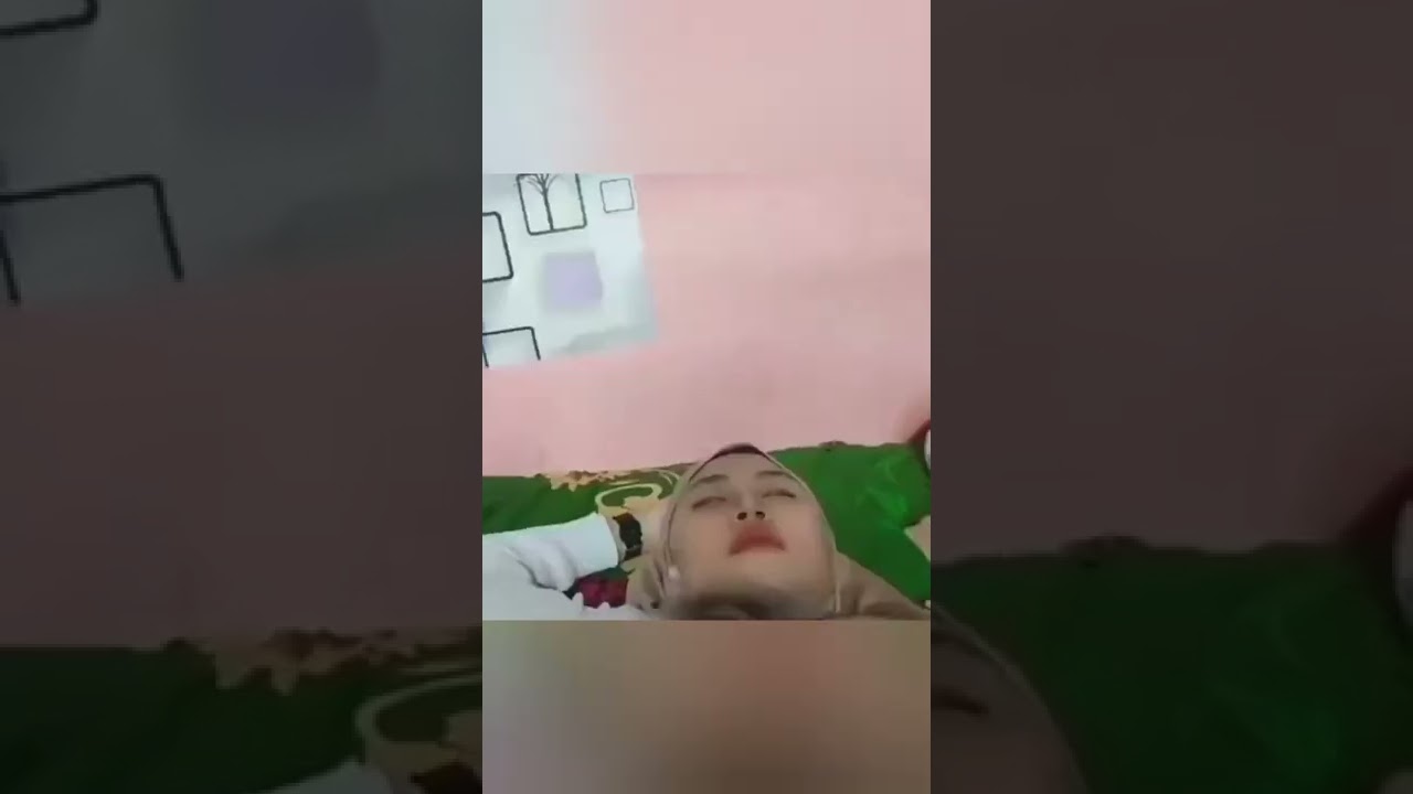 Mom biti gk sengaja kelihatan gunungnya😛