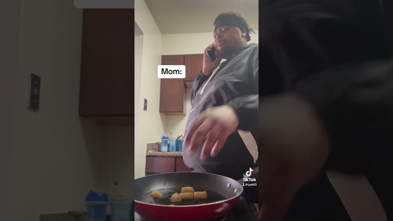 Moms superpowers= heat resistant 🔥❤️ #shorts #cooking #funny