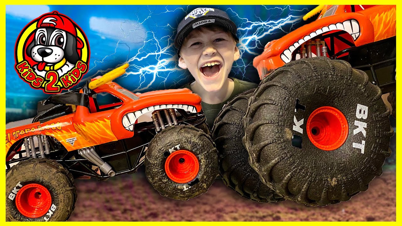 Monster Jam RC Trucks - MEGA El Toro Loco PUMP TRACK CHALLENGE