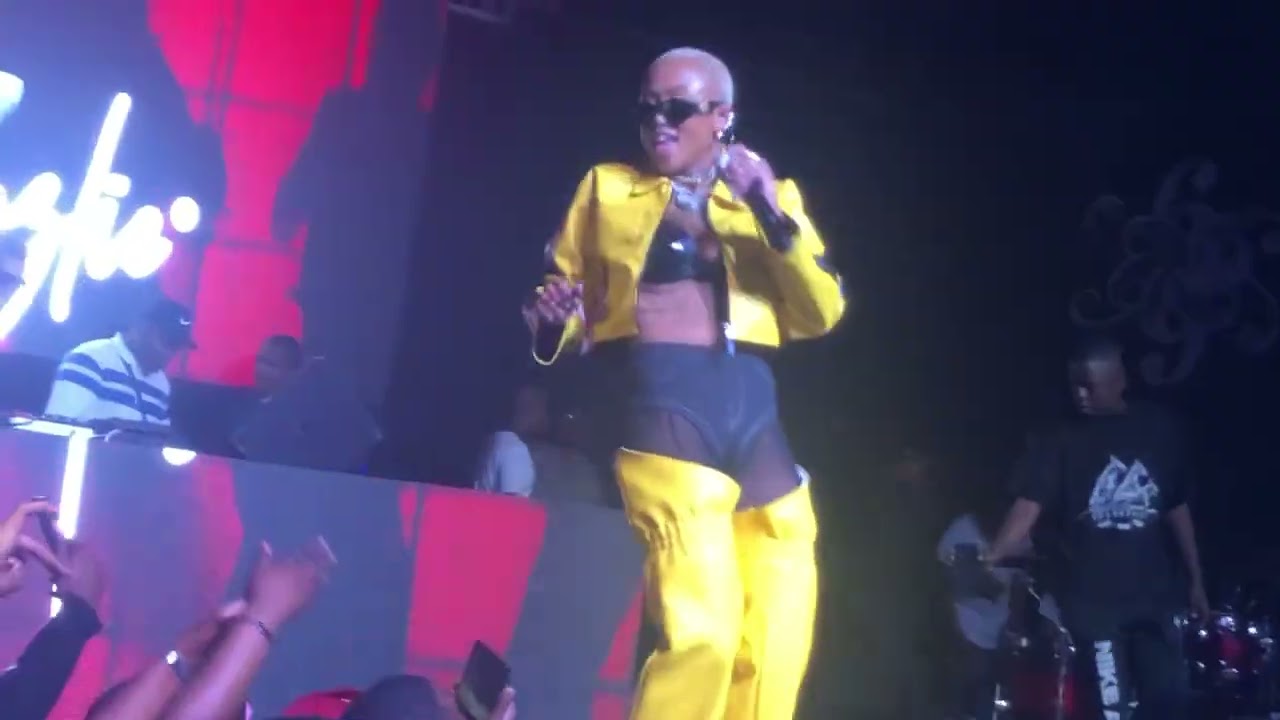 Moozlie live performance at Emtee & Friends at zone 6 venue