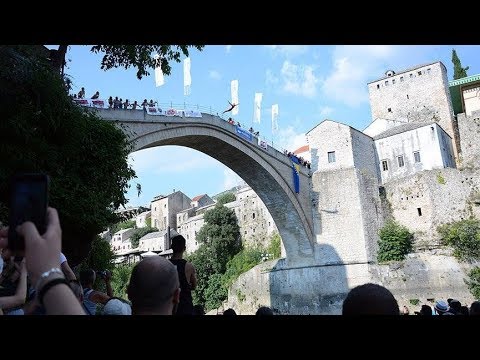 Mostar Köprüsü'nde geleneksel atlama yarışları