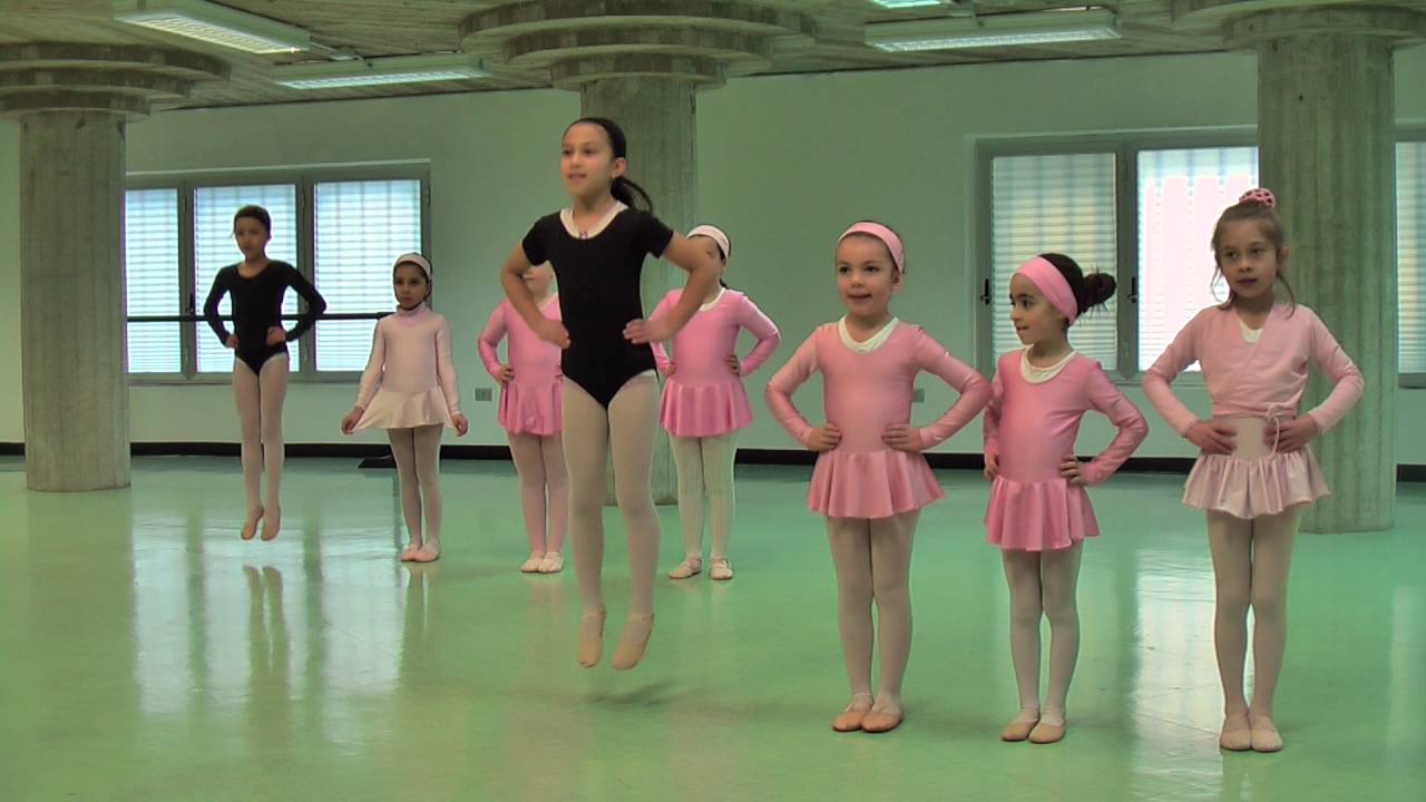 Moviment'Arti. Lezione di danza. Primary