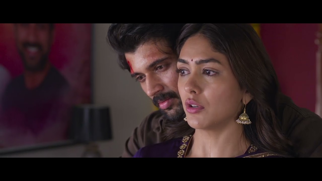Mrunal Thakur hot kissing video