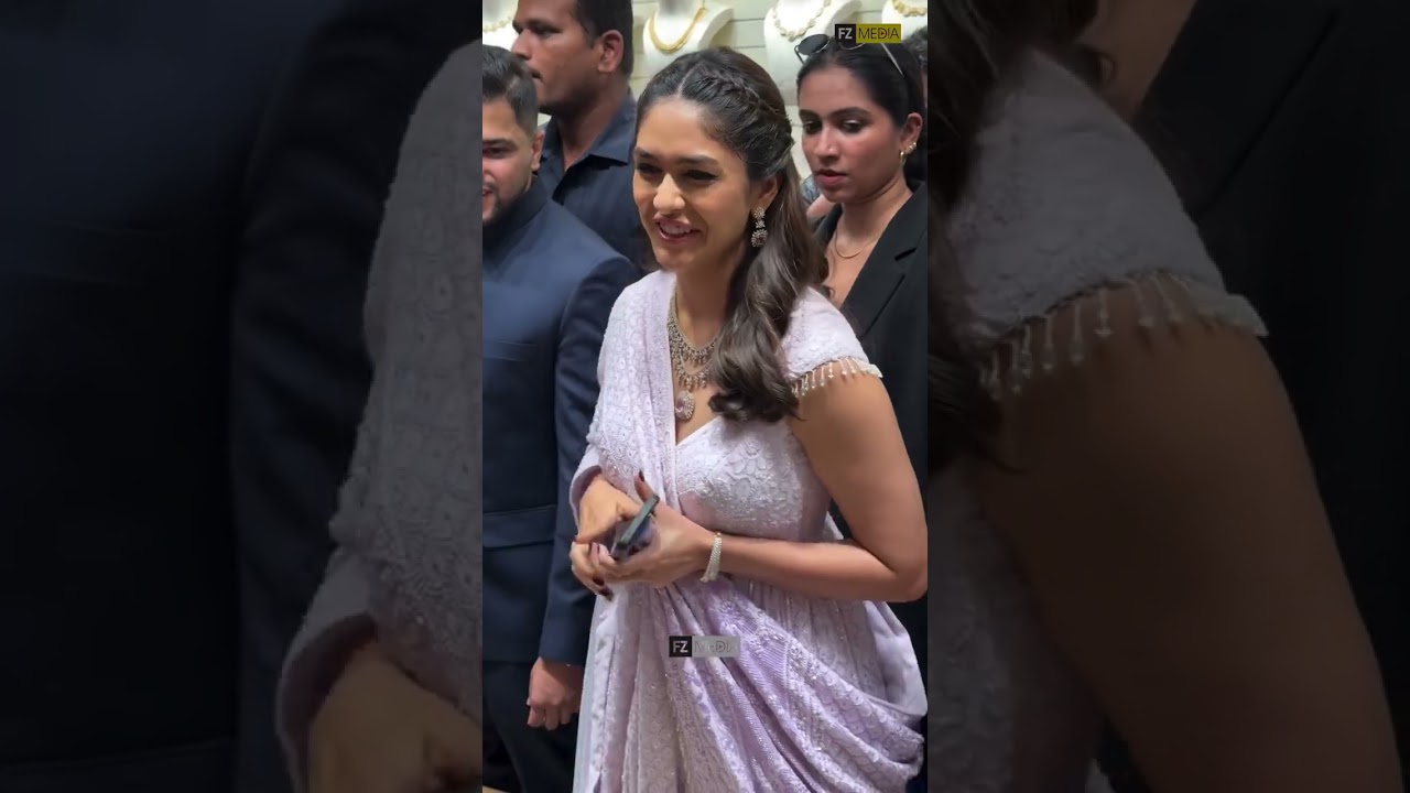 #mrunalthakur in Hyderabad jewelry shop ✨ 😍 💕 opening #movie #dulquersalmaan #shortsviral