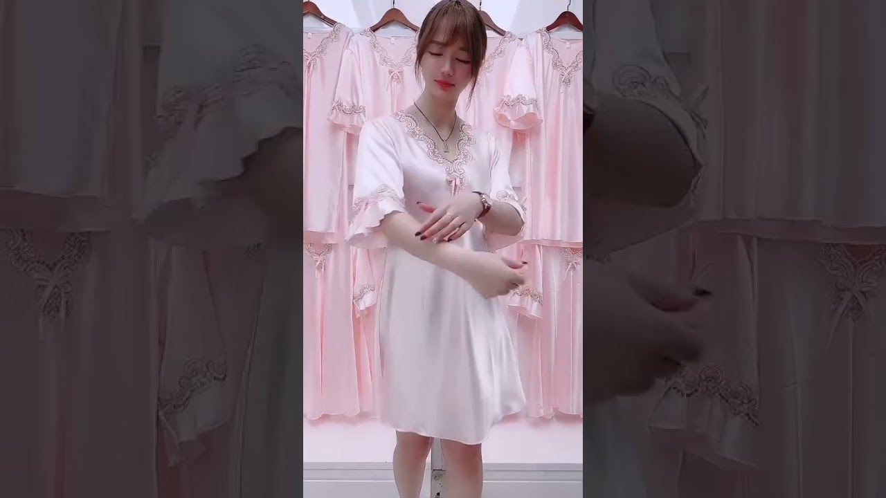 Mẫu váy ngủ hot nhất năm 2021