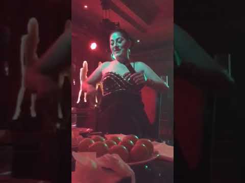 Muhteşem bir ses Harika bir yorum (Dikkat argo içerikli)