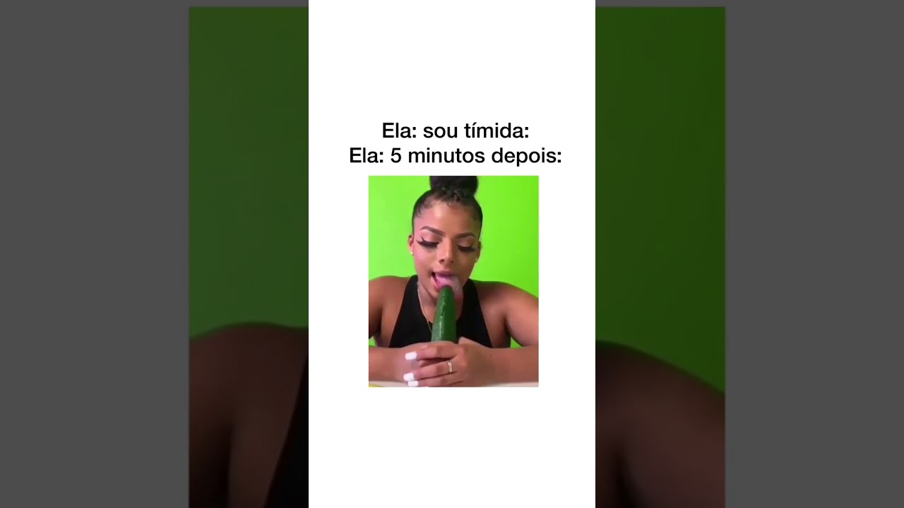 mulher ensinado a pega no pepino