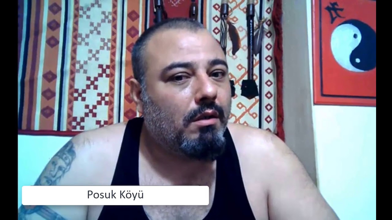 Murat Caz Felsefe yaptığı esnada Müşerref hanım gaz çıkarıyor ve Murat'ın dikkati dağılıyor.