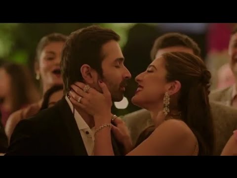 Murder Mubarak / Kiss Scene - ( Sara Ali Khan / Varun Mitra) Sara Ali Khan Hot Kissing Scenes 💗
