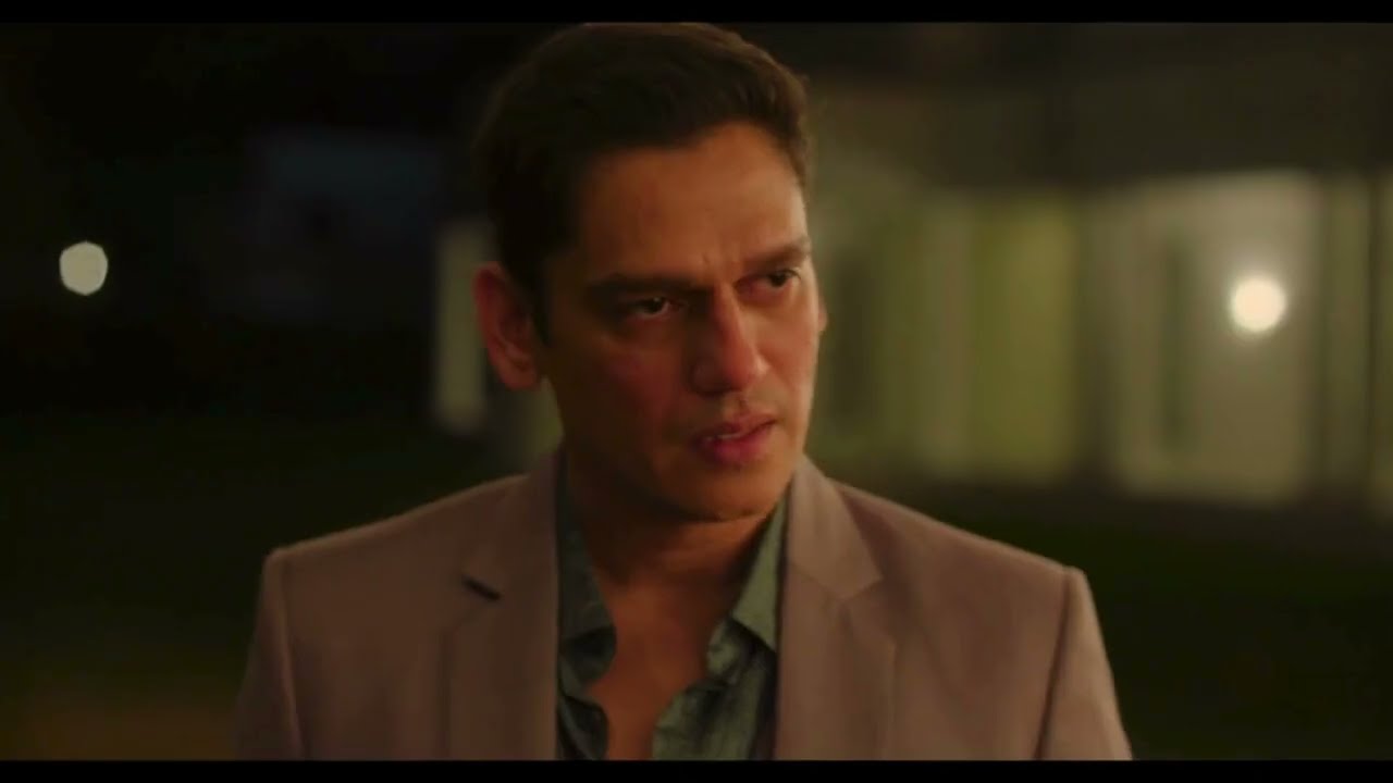 Murder Mubarak 2024 / Kiss Scenes — (Sara Ali Khan and Vijay Varma)