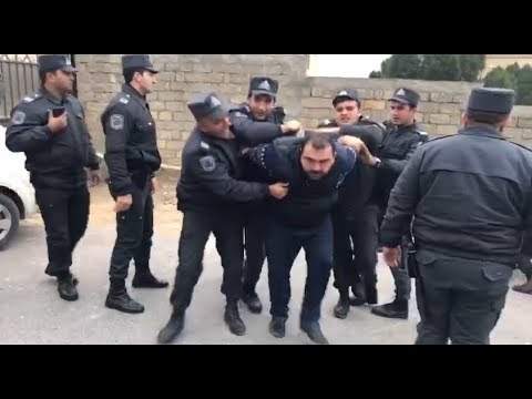 Müxalifət liderlərini gözləyən cəbhəçilər avtobusa doldurulub aparılır