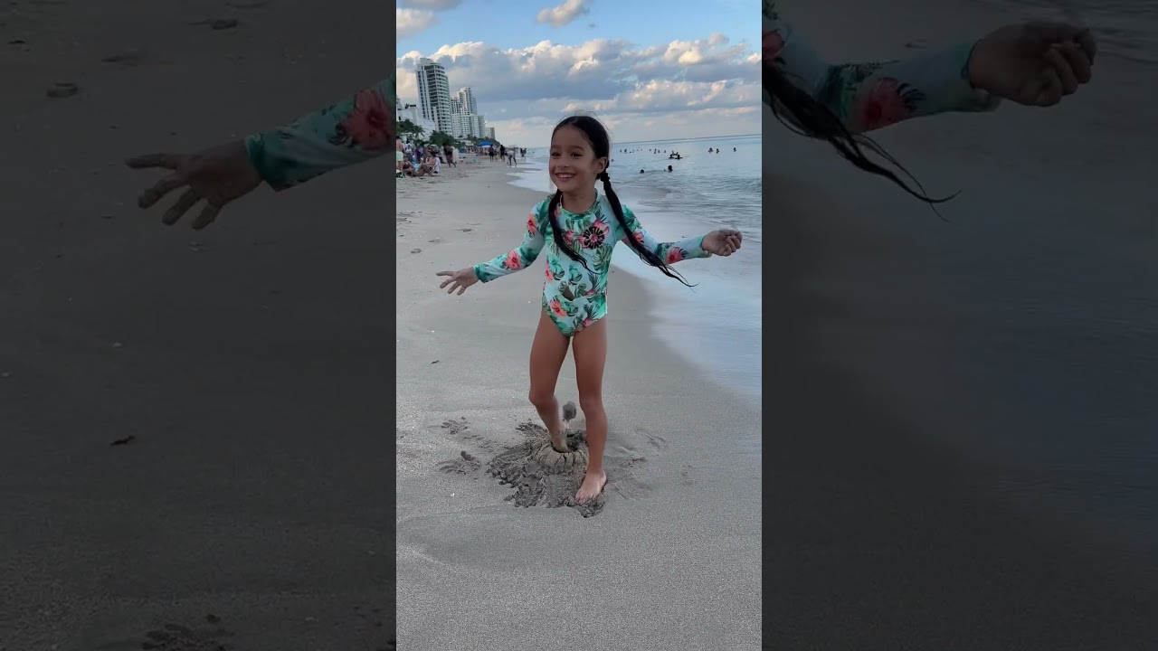 My foot 🦶 got stuck at the beach!!