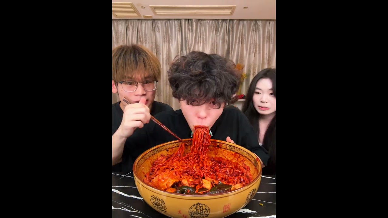 MY GIRLFRIEND TRIED SPICY NOODLES TODAY | MUKBANG ASMR EATING | #mukbang #shorts #food #delicious