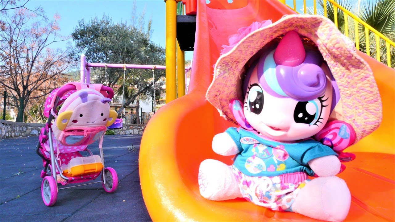 My Little pony Flurry Heart parkta ıslanıyor! Bebek bakma oyunu. Kız videosu
