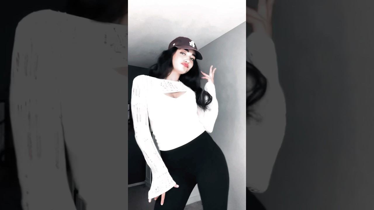 My mom is gonna kill me fo dancing👀 #dance