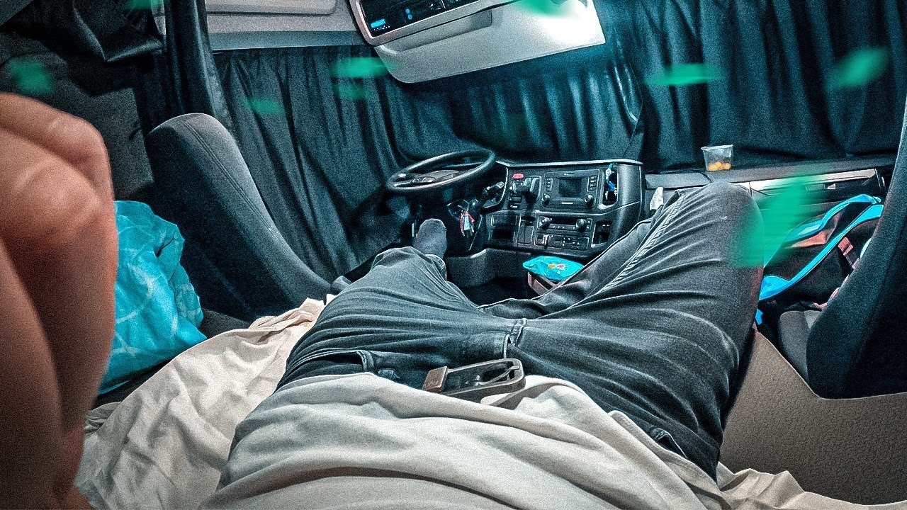 My night routine and dinner on the truck in rainy weather