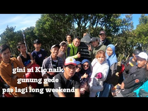 naik gunung gede long weekend rame banget