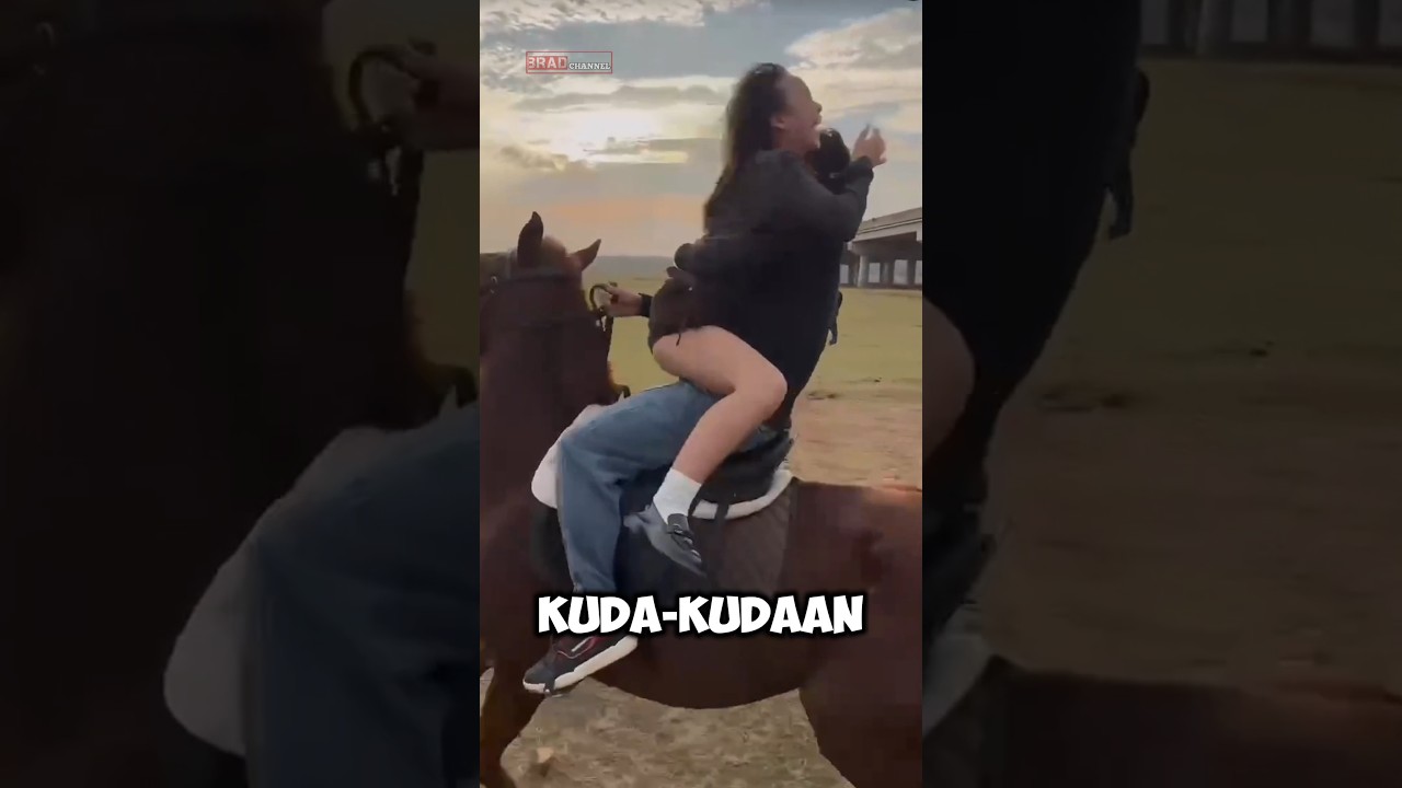naik kuda kok sambil kuda-kudaan #shorts