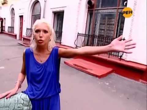 Naked and Funny: Hot striptease in the street