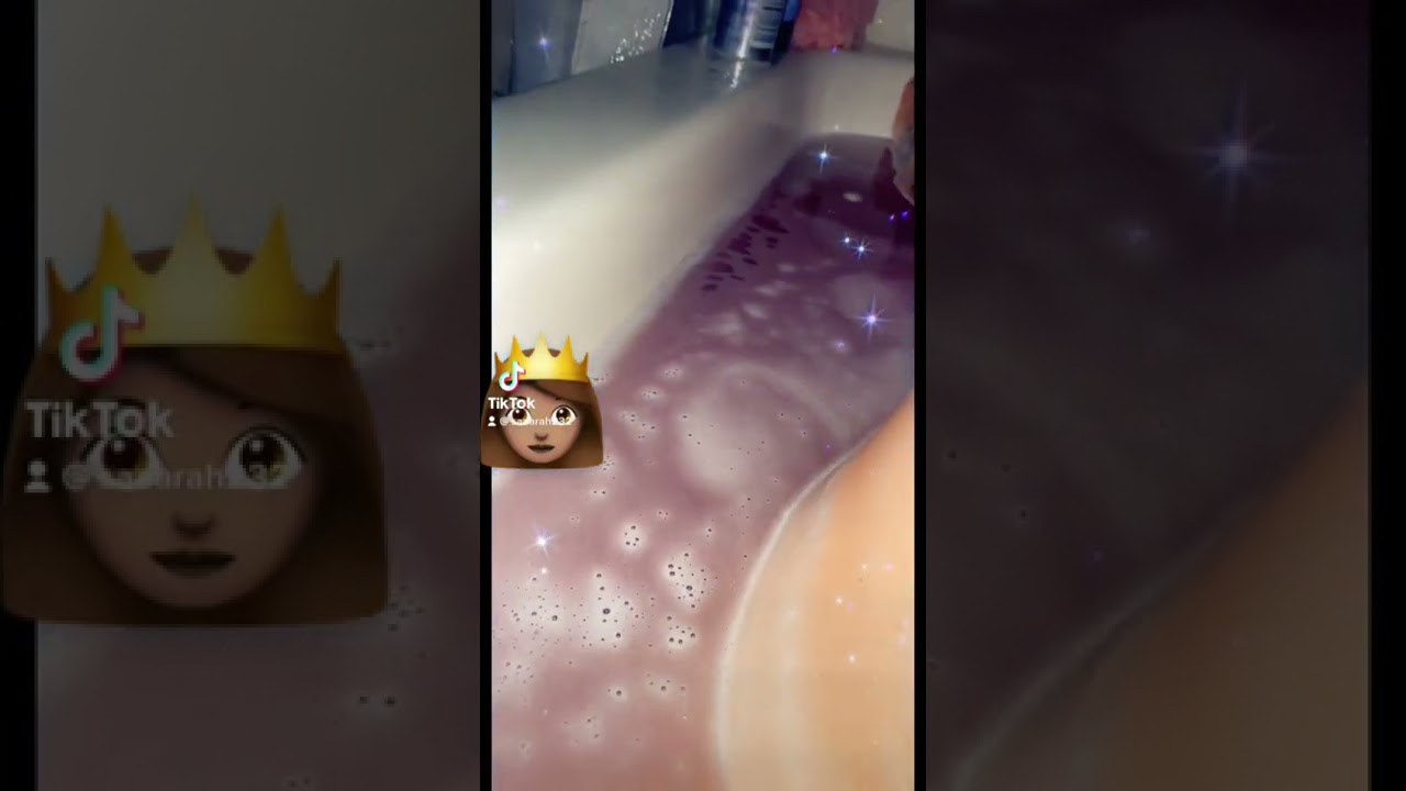 NAKED GIRL TWERKING