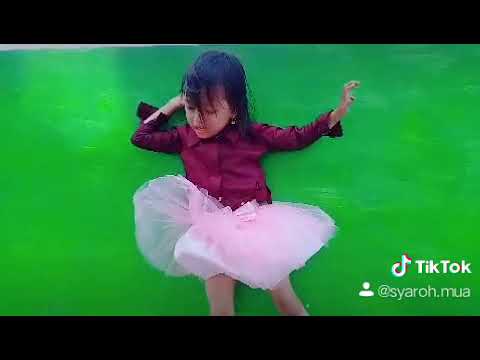 nangis gara gara Rok nya kena angin | Hehehe | RA nafisah |  tiktok viral
