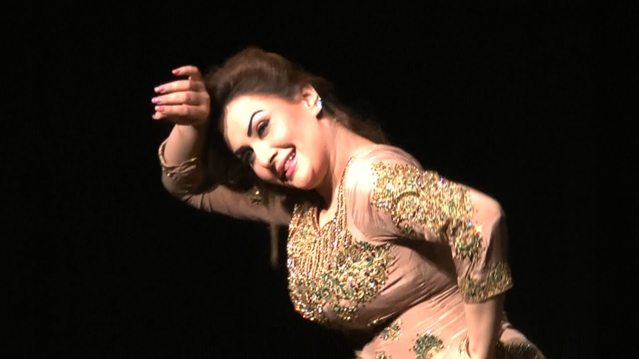 Nargis Hot Mujra Dance