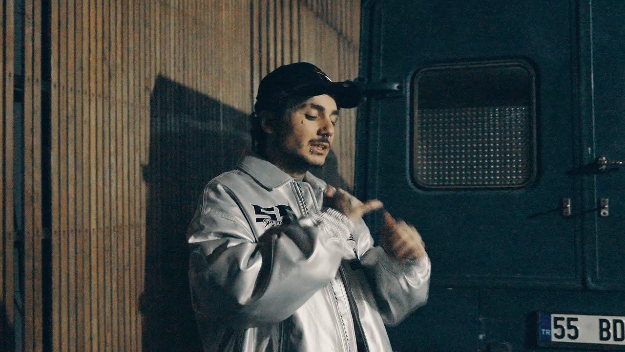 Naskas - Kafamda Tank Var (Official Music Video)
