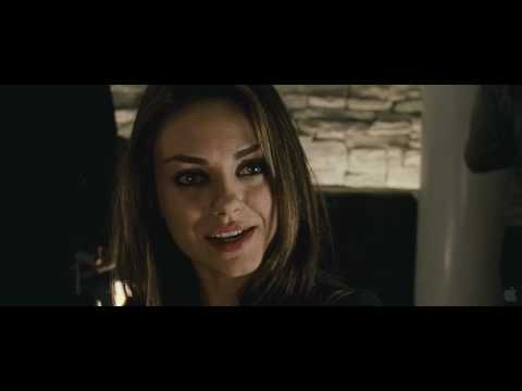 Natalie Portman and Mila Kunis kissing