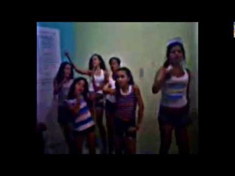 nathalia e meninas dançando