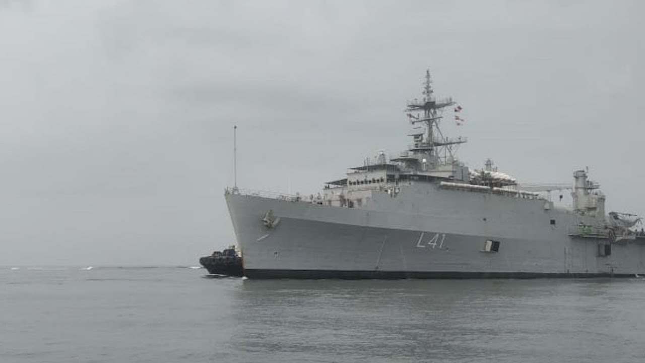 Naval ship arrives in Kochi with 698 repatriated Indians from Maldives