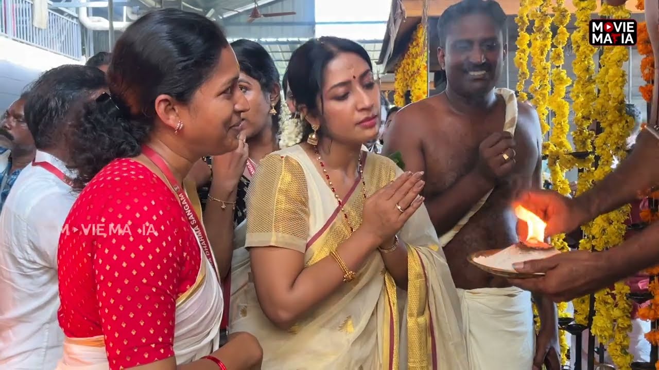 Navya nair Visited at Nagaraja temple Muvattupuzha l Navya nair visiting temple