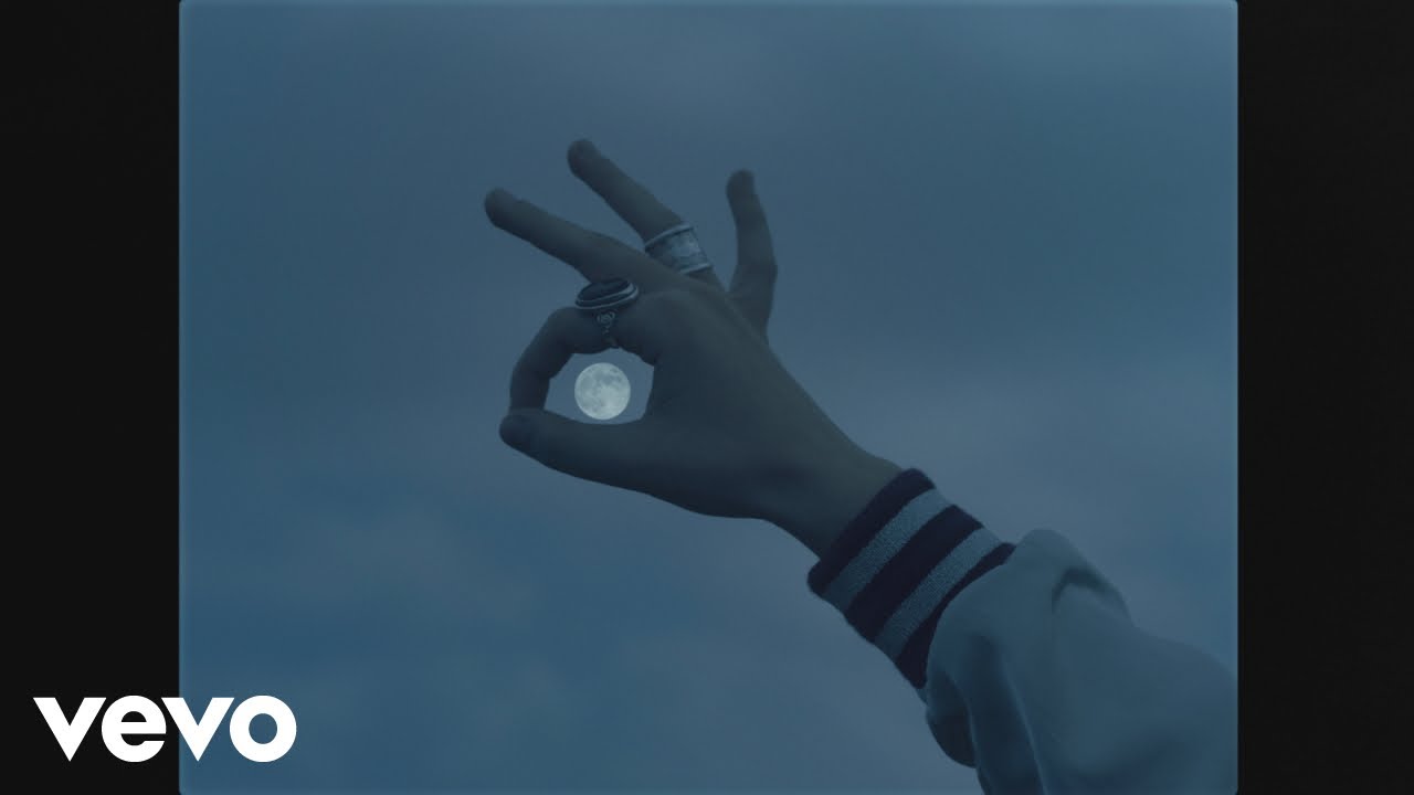 Naya - Girl On the Moon (Clip officiel)