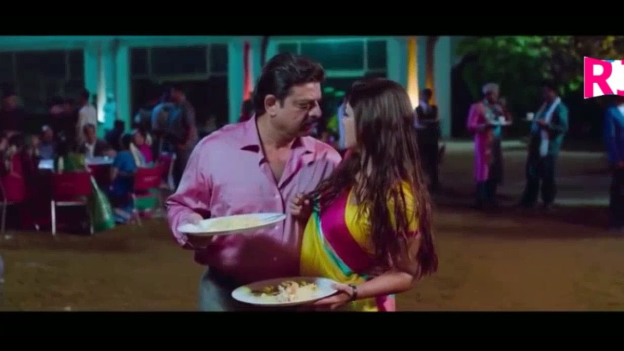 Nayan thara's HOT NAVEL PRESSING and her REACTION