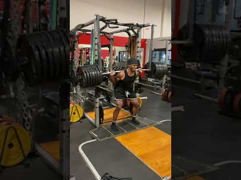 Near-Death SQUAT Experience!! (but he was prepared) 7 Plate Reverse Band Squat NFL pro Chris Carson